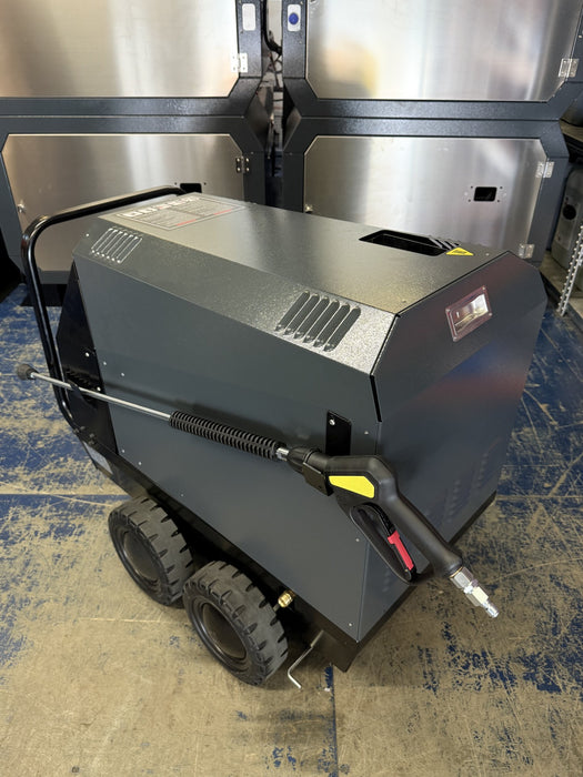 BOSS BOYS Pressure Washers - MHD15200 Mobile Hot Pressure Washer