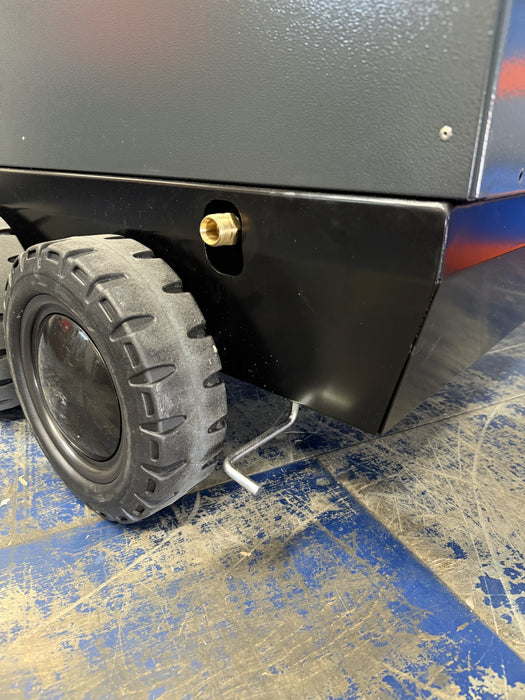 BOSS BOYS Pressure Washers - MHD15200 Mobile Hot Pressure Washer